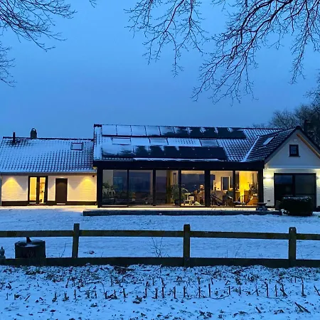 Damse Paveljoentje Comfort En Uitzicht In *
